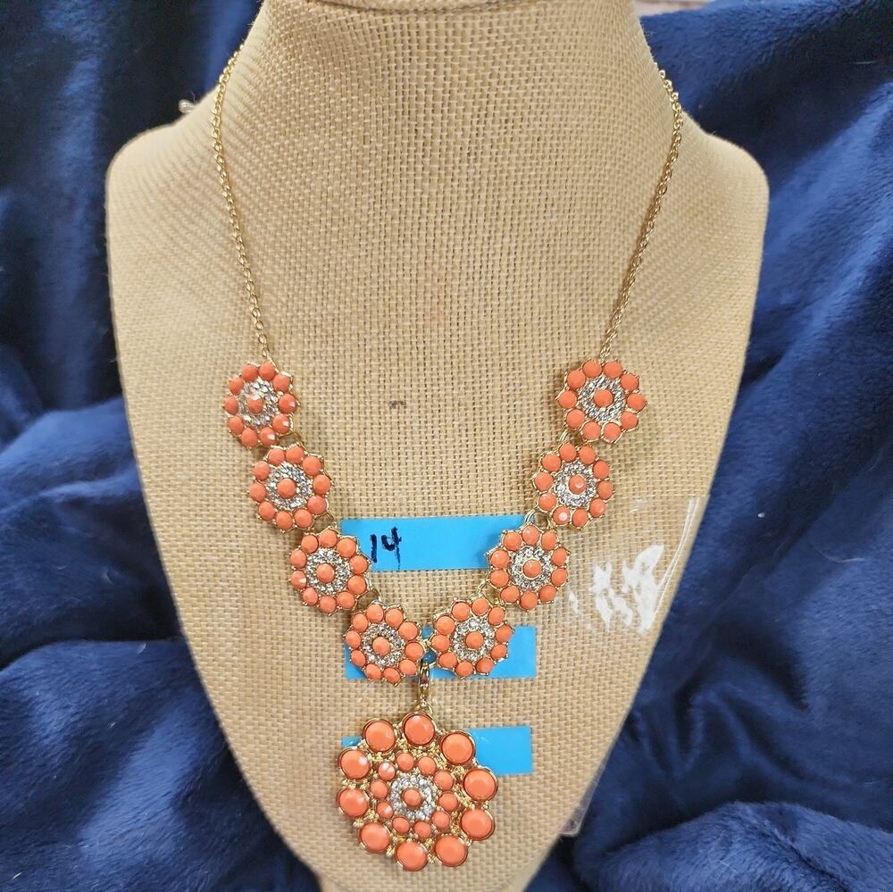 New! Premier Designs Coral Peachy Keen Necklace and Brooch Set